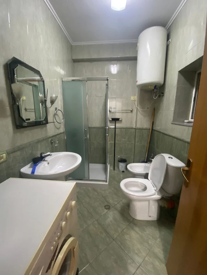 Tirane, jepet me qera apartament 1+1 Kati 3, 68 m² 550 € (Rruga Rifat Bodinaku)