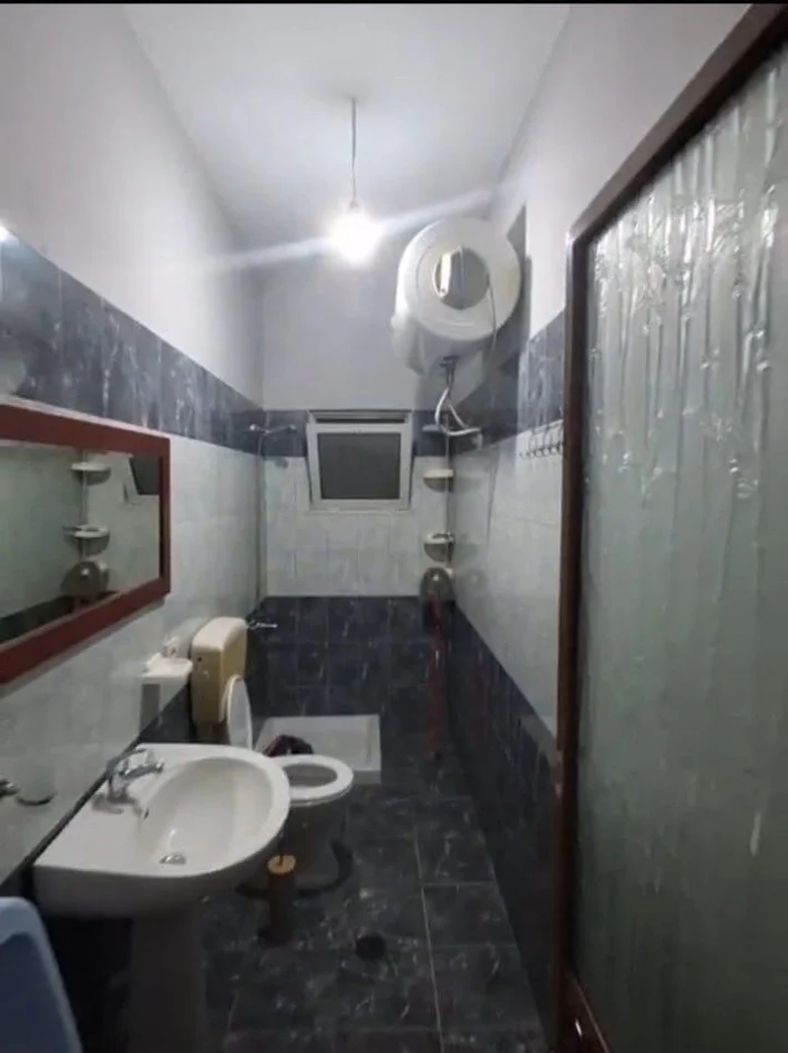 Tirane, jepet me qera apartament 1+1 Kati 1, 65 m² 400 € (Misto Mame)
