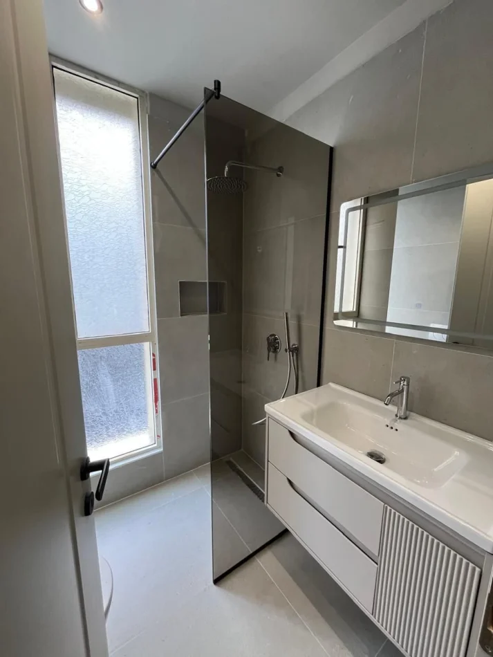 Tirane, jepet me qera apartament 2+1 Kati 2, 120 m² 1.500 € (Kompleksi Usluga)