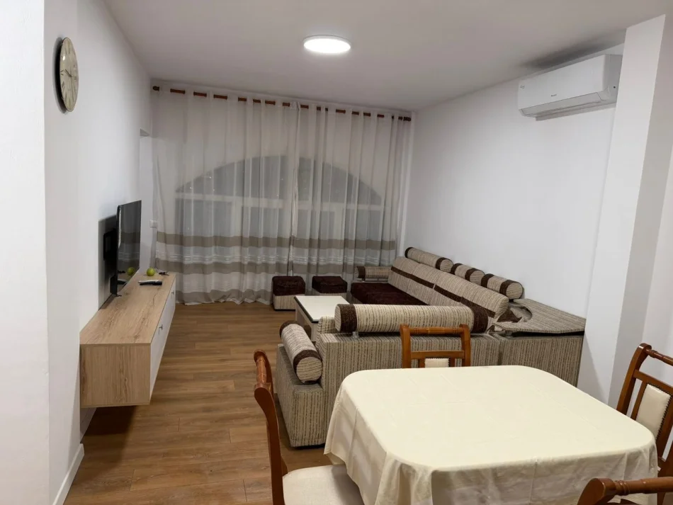 Tirane, jepet me qera apartament 2+1 Kati 1, 90 m² 450 € (Shkozë)
