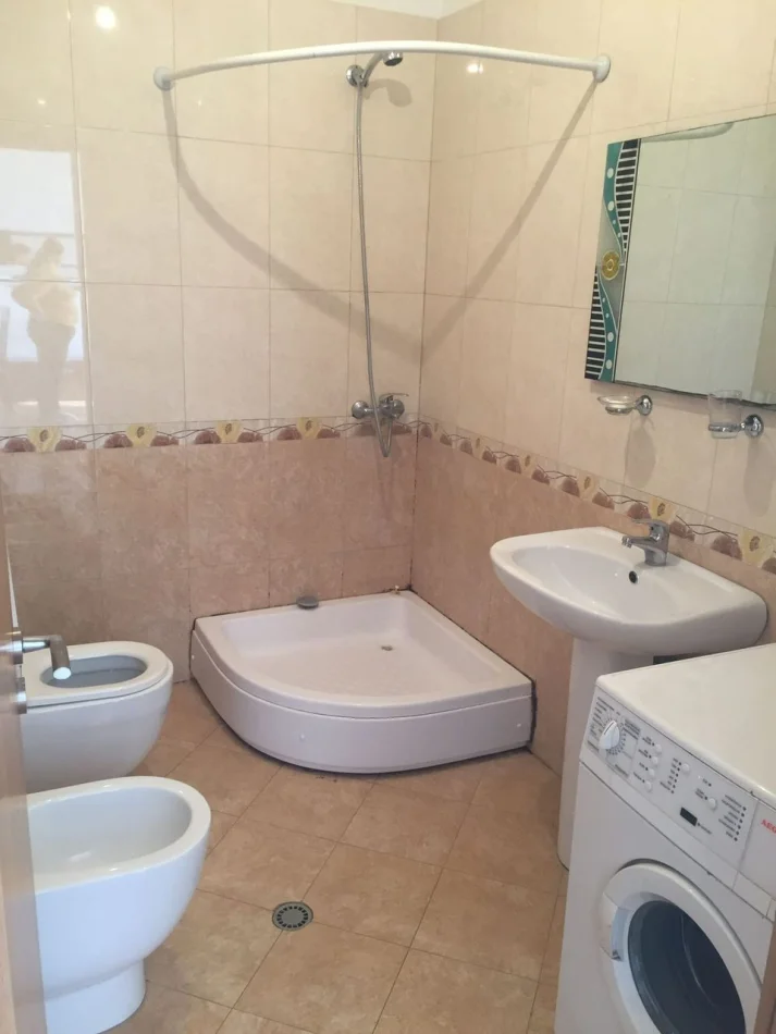 Tirane, jepet me qera apartament 1+1 Kati 6, 55 m² 480 € (Rruga Xhanfize Keko)