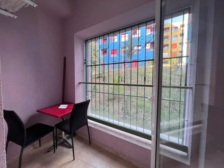 Tirane, jepet me qera apartament 1+1 Kati 1, 33 m² 400 € (Ali Demi)