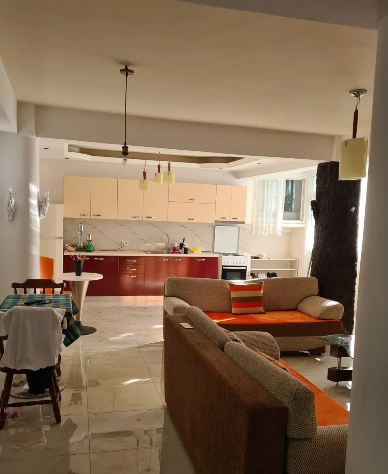 Tirane, jepet me qera apartament 2+1 Kati 1, 90 m² 500 € (Embassy of the United States)