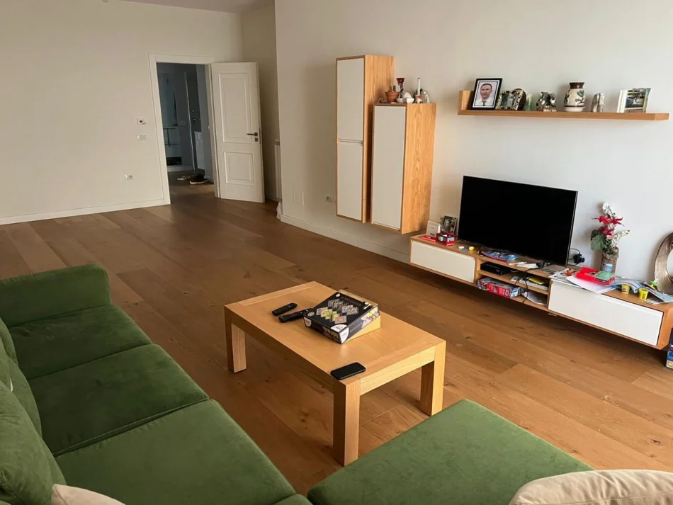 Tirane, shitet apartament 2+1 Kati 2, 225.000 € (Kinostudio)