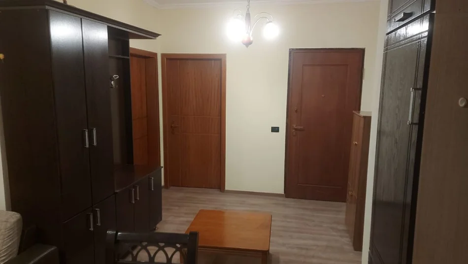 Tirane, jepet me qera apartament 2+1 Kati 4, 95 m² 450 € (Astir)