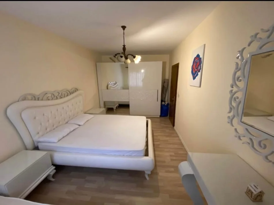 Tirane, jepet me qera apartament 2+1 Kati 5, 80 m² 550 € (Prokuroria e Rrethit Gjyqësor Tiranë)