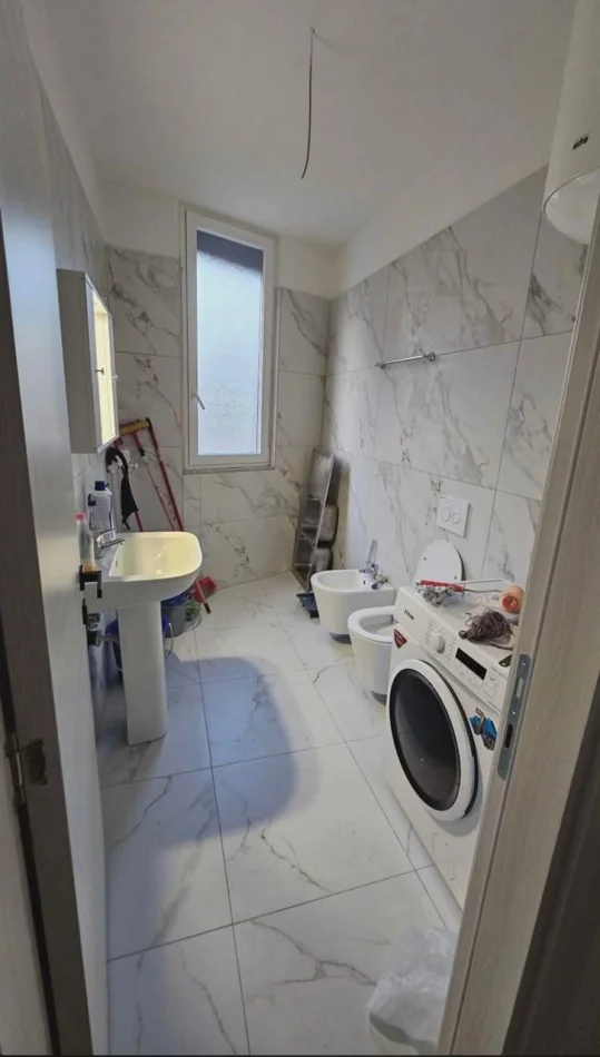 Tirane, jepet me qera apartament 1+1 Kati 3, 70 m² 400 € (Paskuqan)