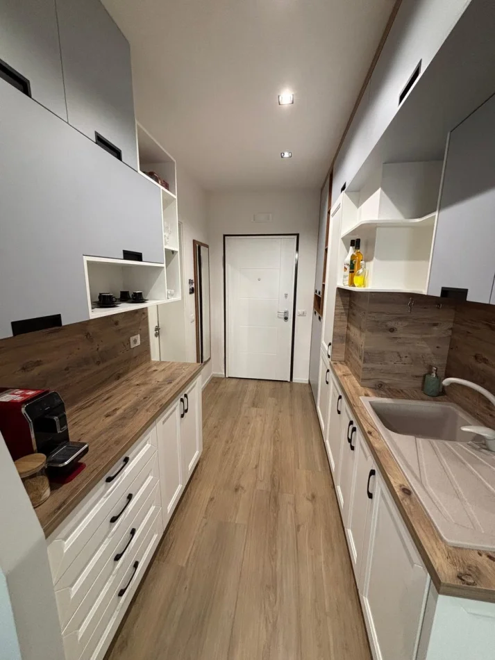 Tirane, jepet me qera apartament 1+1 Kati 9, 53 m² 440 € (Vilat Gjermane)