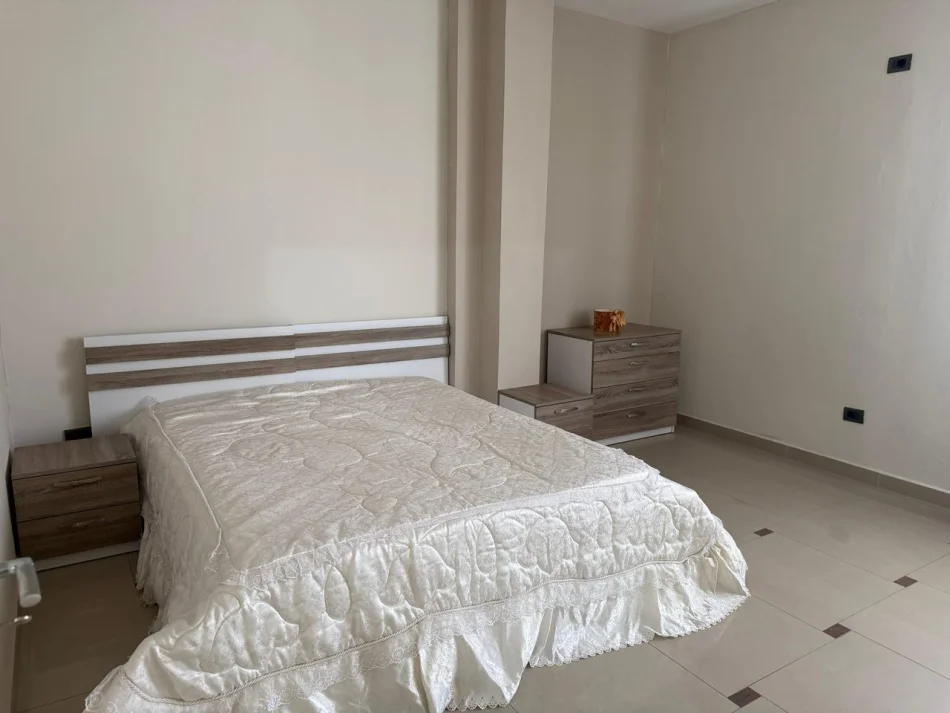 Tirane, jepet me qera apartament 2+1 Kati 2, 80 m² 450 € (Sauk)