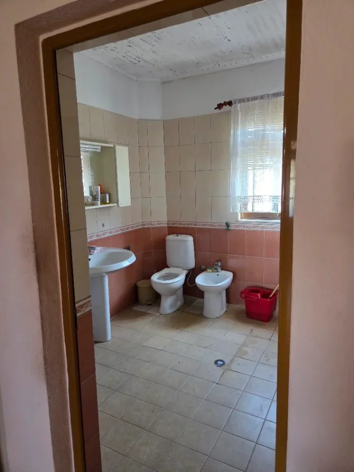 Tirane, jepet me qera apartament 2+1 Kati 3, 99 m² 450 € (Ish Fusha E Aviacionit)