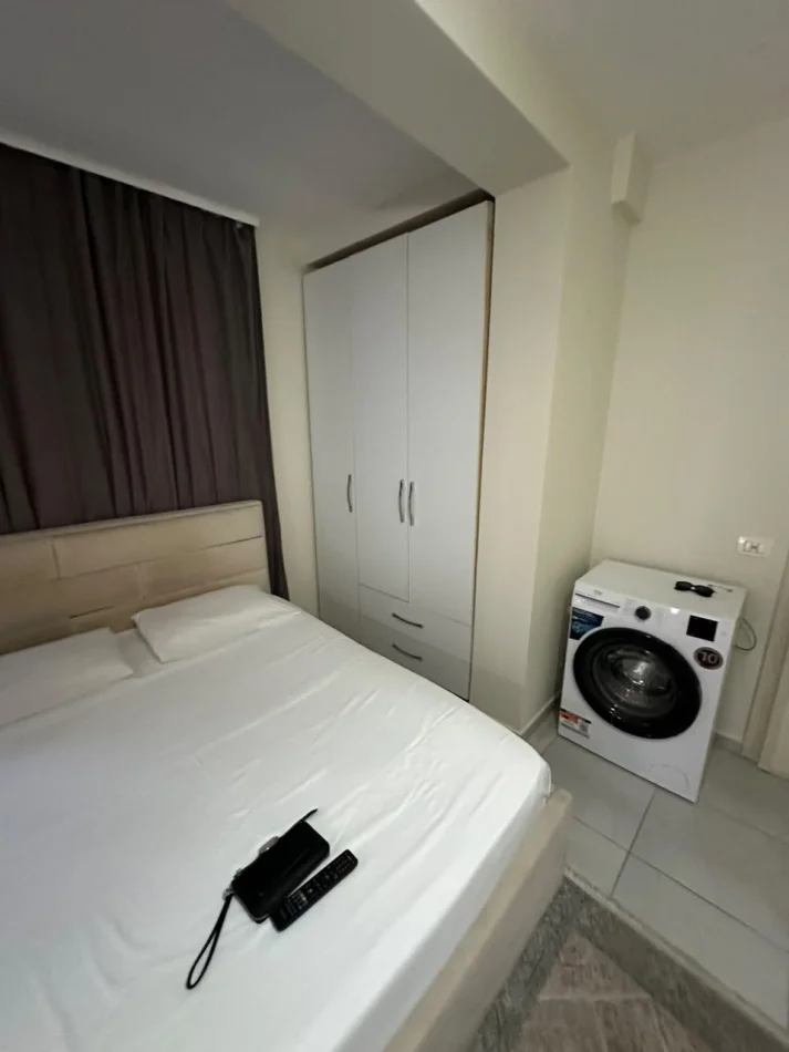 Tirane, jepet me qera apartament 1+1 Kati 2, 45 m² 400 € (Sheshi Willson)
