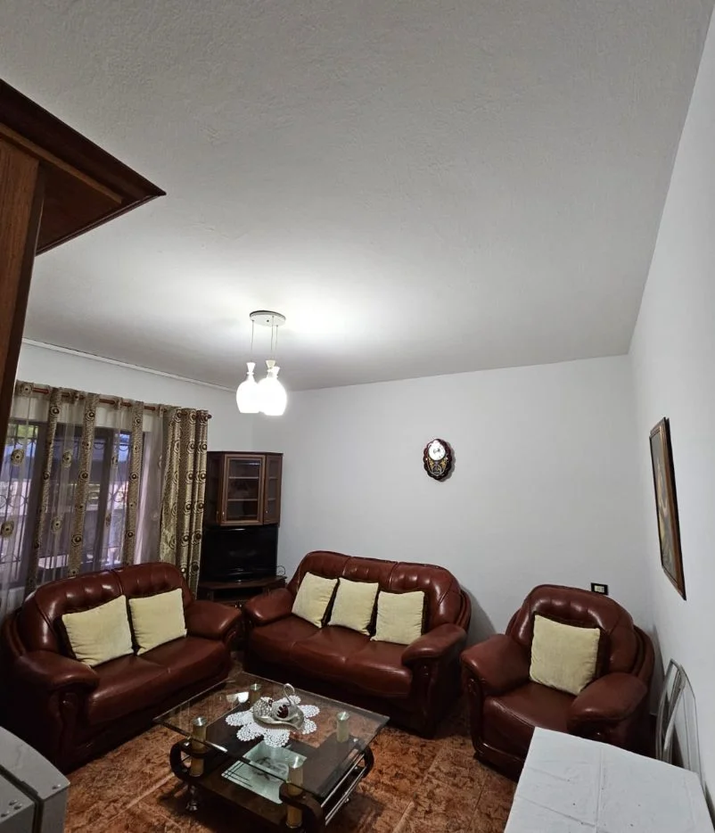Tirane, jepet me qera apartament 2+1 Kati 1, 96 m² 450 € (Astir Vila L)
