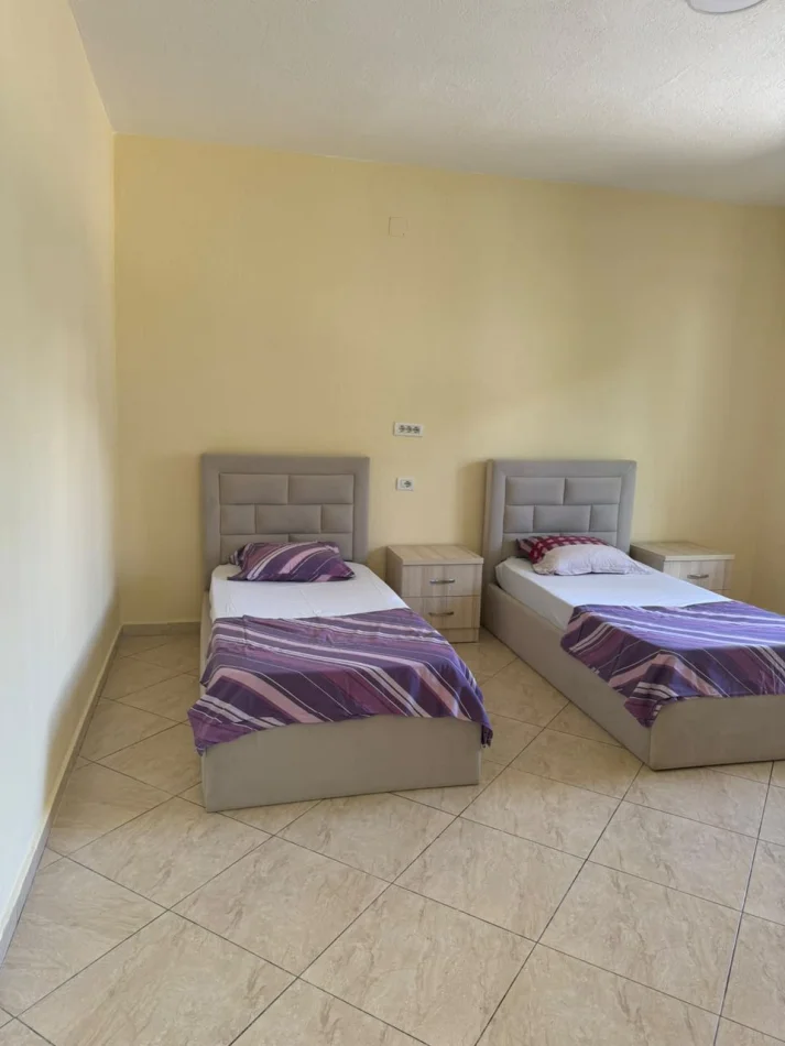Tirane, jepet me qera ambjent biznesi Kati 1, 59 m² 400 € (Laprakë)