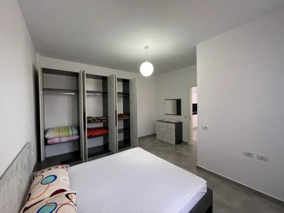 Tirane, jepet me qera apartament 1+1 Kati 1, 60 m² 400 € (Sauk)