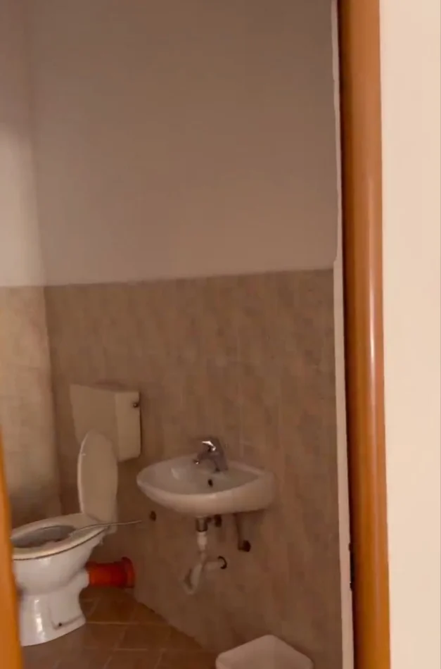 Tirane, jepet me qera ambjent biznesi Kati 1, 68 m² 1100 € (Shkolla e Bashkuar)