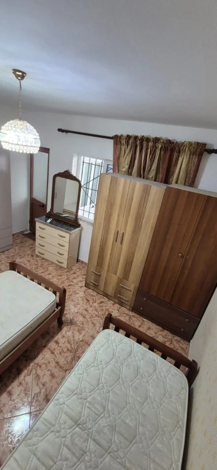 Tirane, jepet me qera apartament 1+1 Kati 1, 70 m² 400 € (Spitali Amerikan 2)