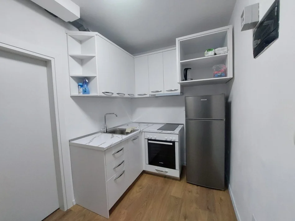 Tirane, jepet me qera apartament 1+1 Kati 2, 30 m² 350 € (QSUT)