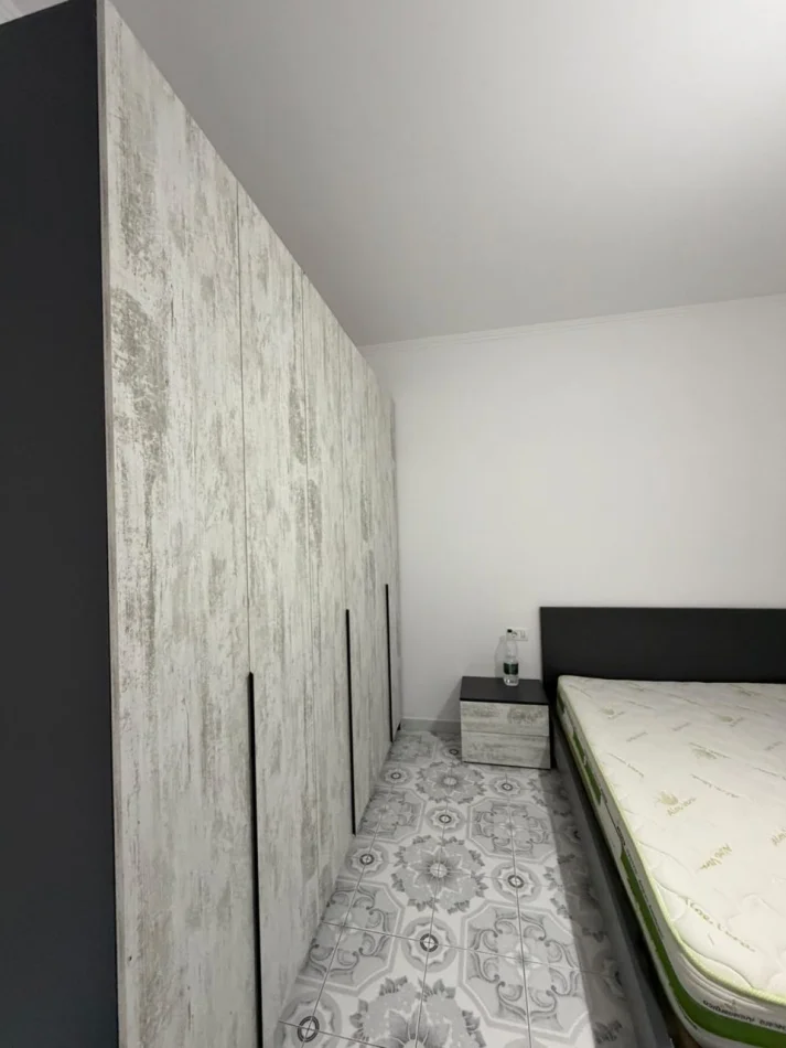 Tirane, jepet me qera apartament 1+1 Kati 1, 65 m² 380 € (Spitali Amerikan 2)