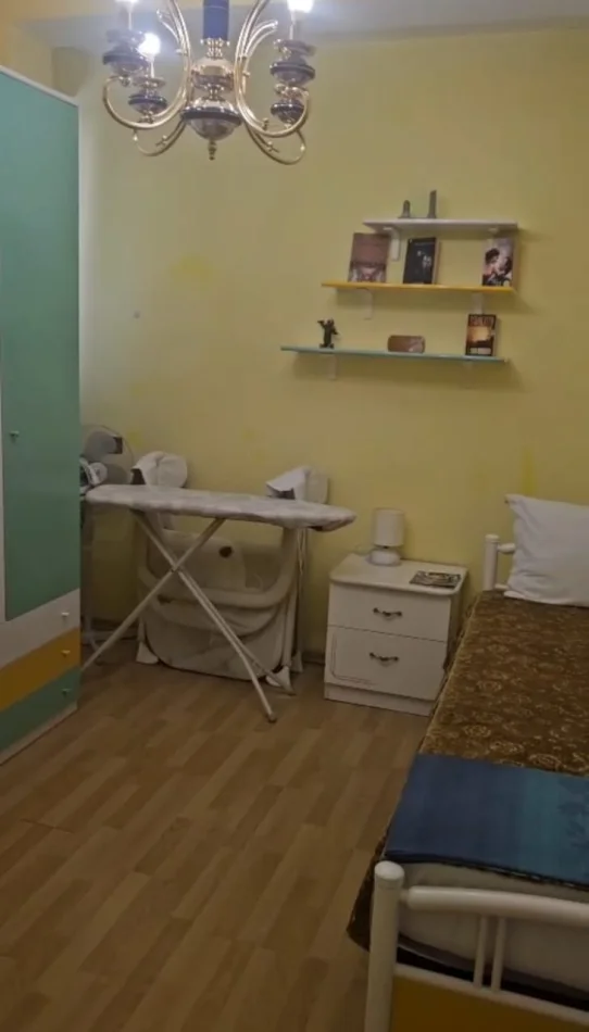 Tirane, jepet me qera apartament 2+1 Kati 3, 90 m² 650 € (Rruga Fortuzi)