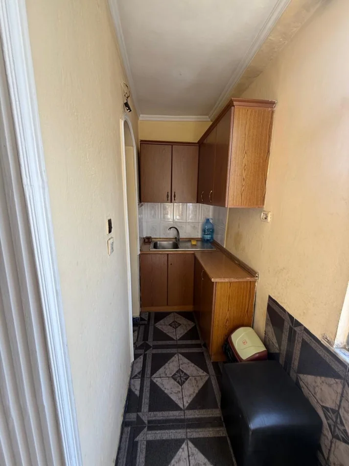 Tirane, jepet me qera apartament 1+1 Kati 4, 60 m² 400 € (Rruga e Dibrës)