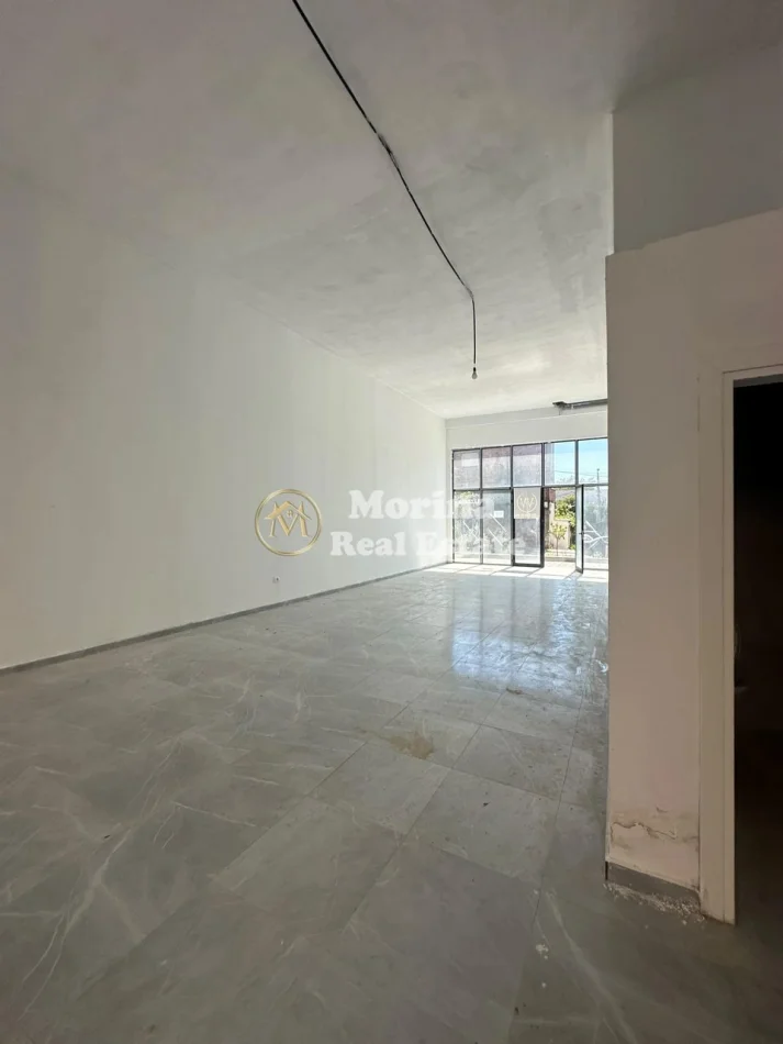 Tirane, jepet me qera ambjent biznesi Kati 0, 116 m² 1.500 € (Xhamlliku)