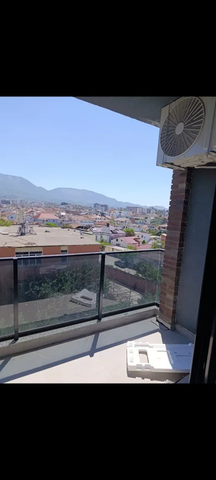 Tirane, jepet me qera apartament 2+1 Kati 3, 110 m² 600 € (Rruga 5 Maji)