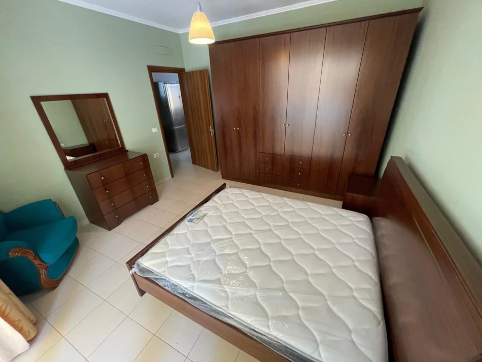 Tirane, jepet me qera apartament 2+1 Kati 2, 116 m² 700 € (Kopshti Zoologjik)