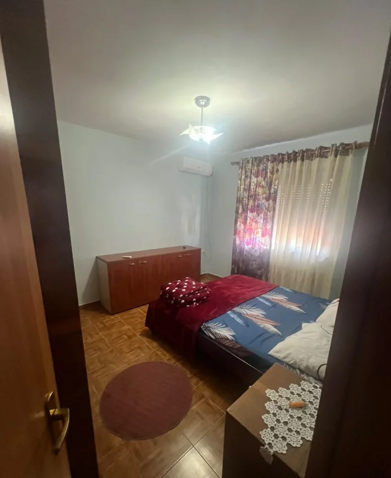 Tirane, jepet me qera apartament 1+1 Kati 5, 56 m² 450 € (Xhamlliku)