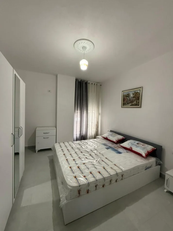 Tirane, jepet me qera apartament 2+1 Kati 1, 100 m² 550 € (Rruga 5 Maji)