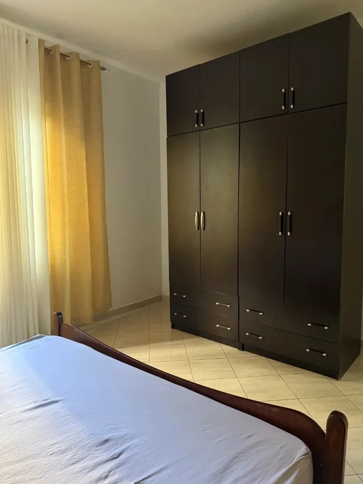 Tirane, jepet me qera apartament 2+1 Kati 1, 80 m² 400 € (Astir)