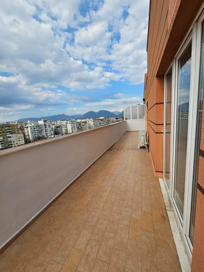 Tirane, shitet apartament 2+1 Kati 6, 160 m² 235.000 € (Kombinat)