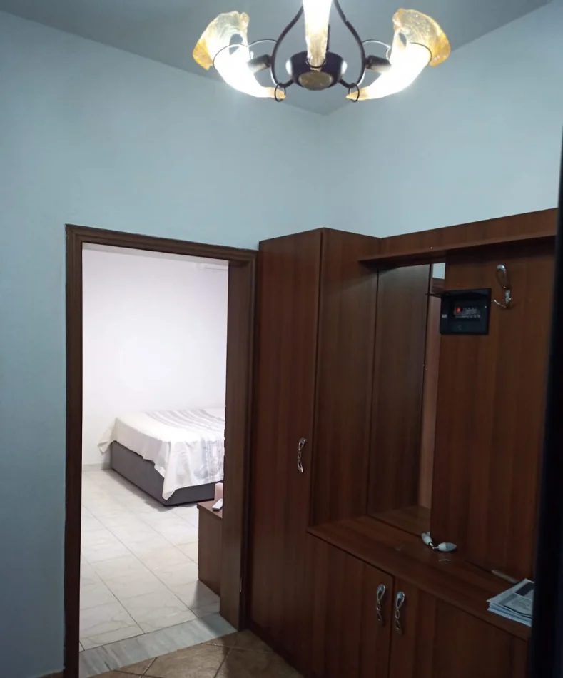 Tirane, jepet me qera apartament 1+1 Kati 2, 70 m² 500 € (Rruga Mine Peza)