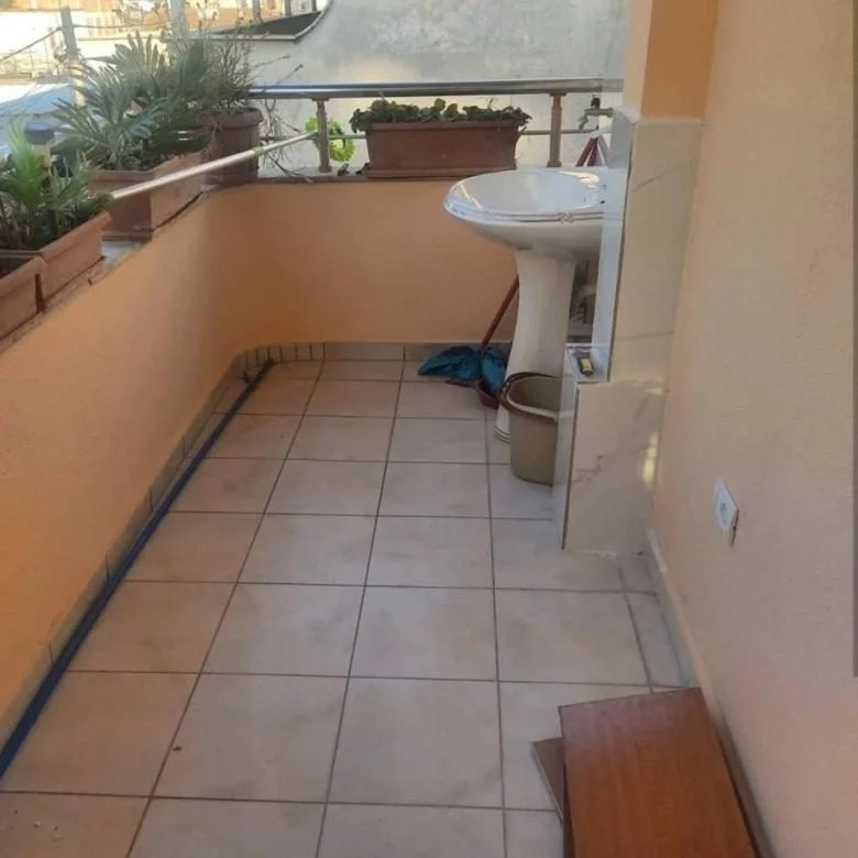 Tirane, jepet me qera apartament 2+1 Kati 3, 80 m² 500 € (Rruga 5 Maji)