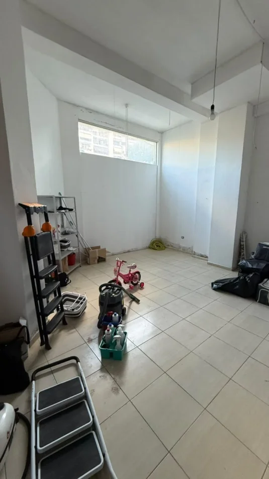 Tirane, shitet ambjent biznesi Kati 1, 61 m² 200.850 € (Komuna e Parisit)