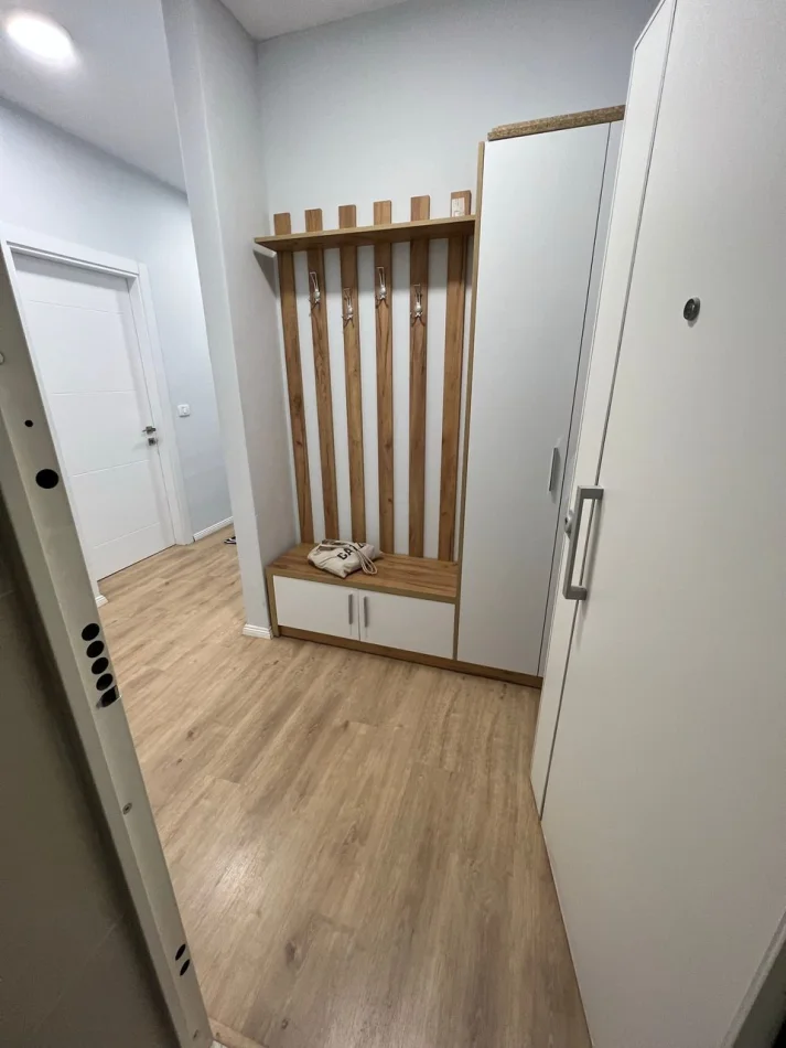 Tirane, jepet me qera apartament 2+1 Kati 3, 110 m² 700 € (Laprakë)