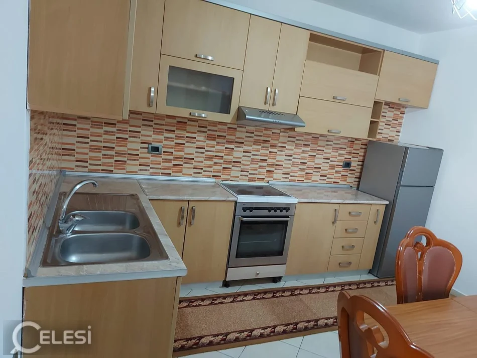 Tirane, jepet me qera apartament 2+1 Kati 2, 100 m² 500 € (Bulevardi i Ri)