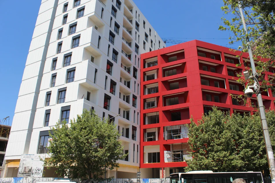 Tirane, shitet apartament 2+1 Kati 1, 113 m² 270.000 € (RRUGA E DIBRES,FARMACIA 10)
