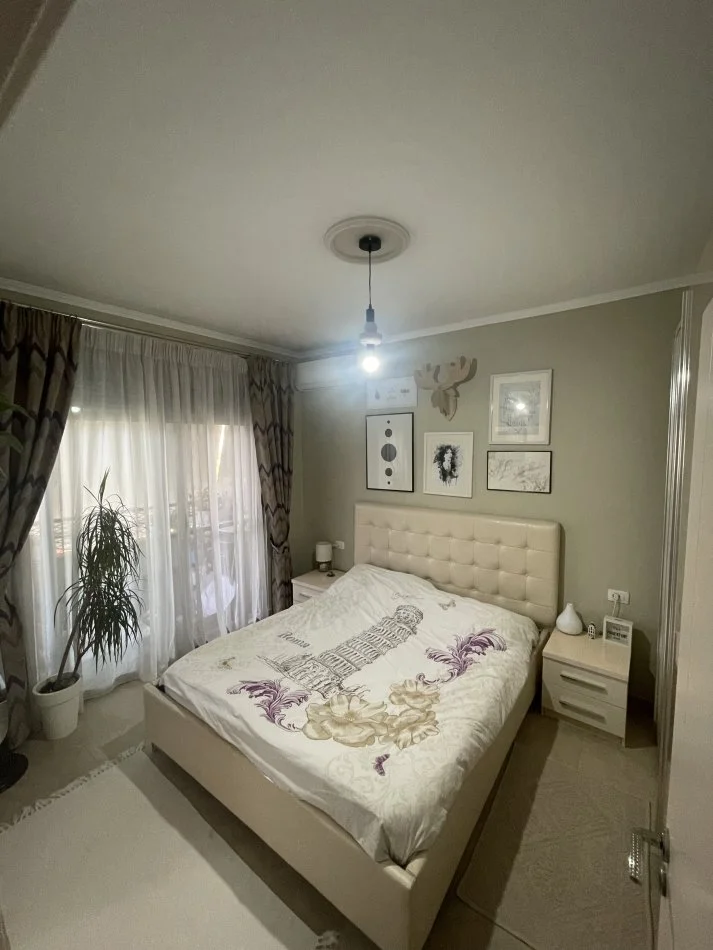Tirane, jap me qera apartament 2+1+Ballkon Kati 1, 100 m² 900 € (Hamdi Garunja)