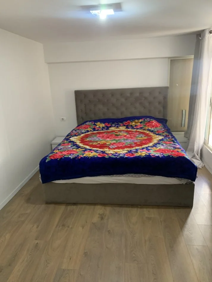 Tirane, jepet me qera apartament 2+1+Aneks+Ballkon Kati 3, 110 m² 500 € (Amerikan 3)