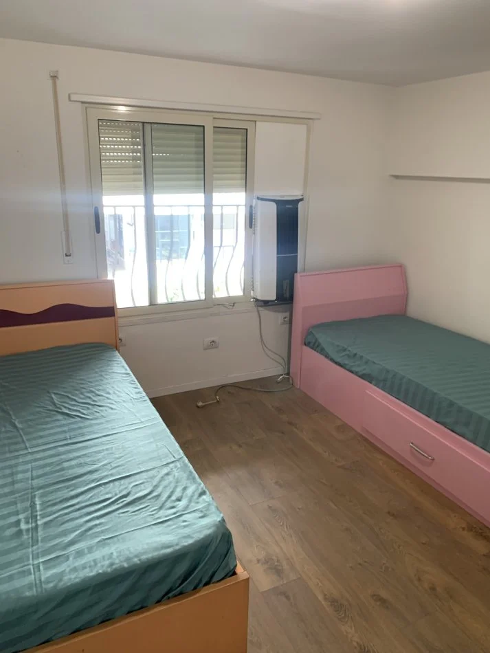 Tirane, jepet me qera apartament 2+1+Aneks+Ballkon Kati 3, 110 m² 500 € (Amerikan 3)