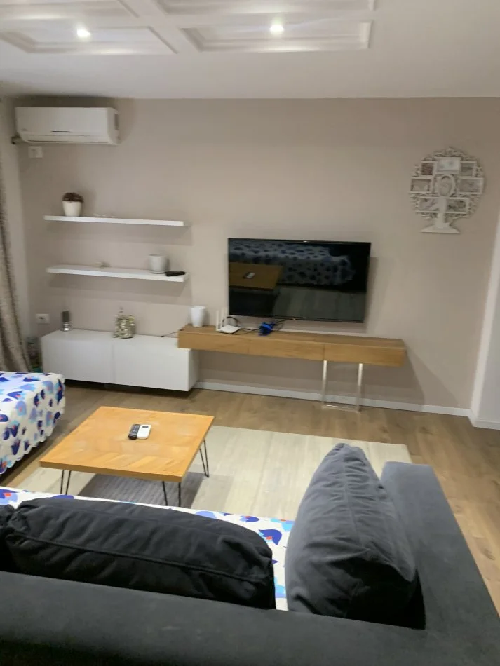 Tirane, jepet me qera apartament 2+1+Aneks+Ballkon Kati 3, 110 m² 500 € (Amerikan 3)