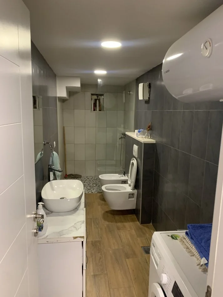 Tirane, jepet me qera apartament 2+1+Aneks+Ballkon Kati 3, 110 m² 500 € (Amerikan 3)
