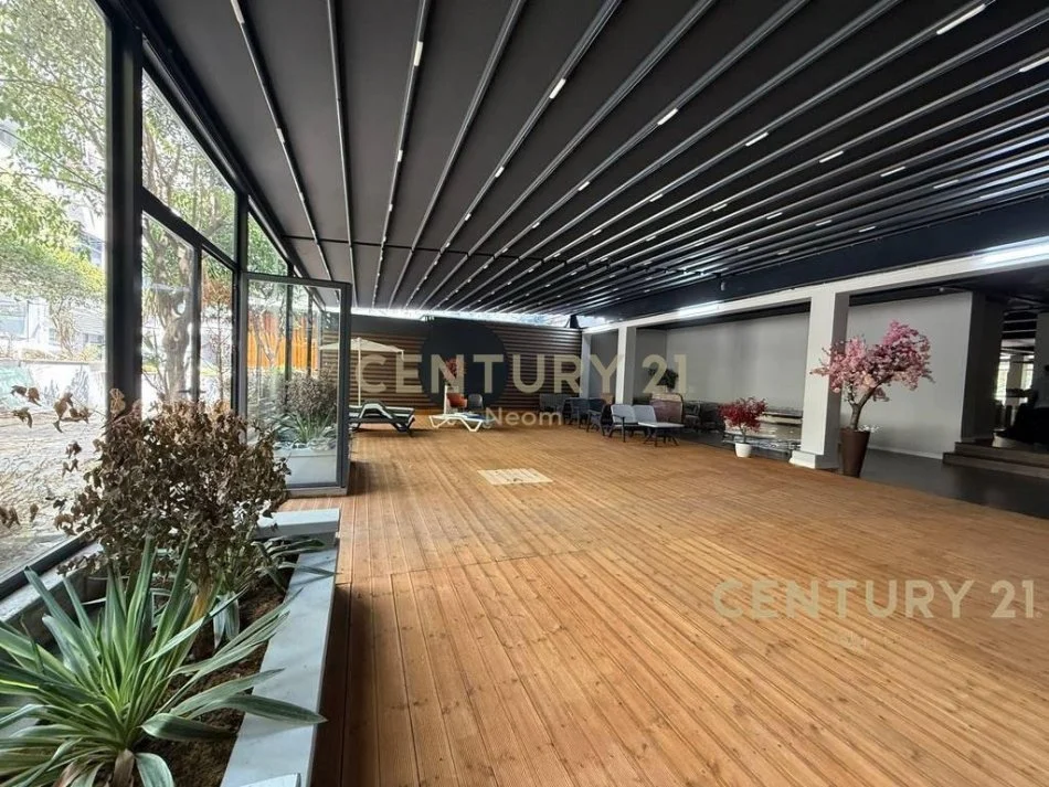 Tirane, jepet me qera ambjent biznesi , 727 m² 15.000 € 