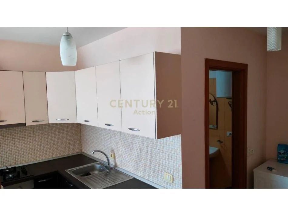 Tirane, jepet me qera apartament 2+1 Kati 7, 74 m² 450 € 
