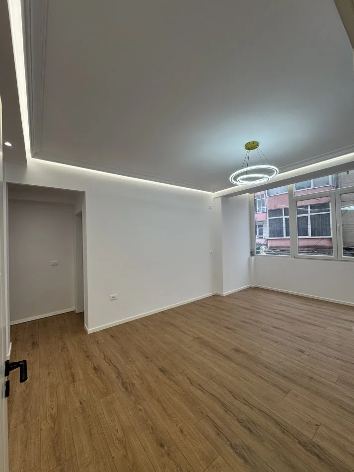 Tirane, shes apartament 2+1 Kati 2, 87 m² (Rruga Faik Konica)