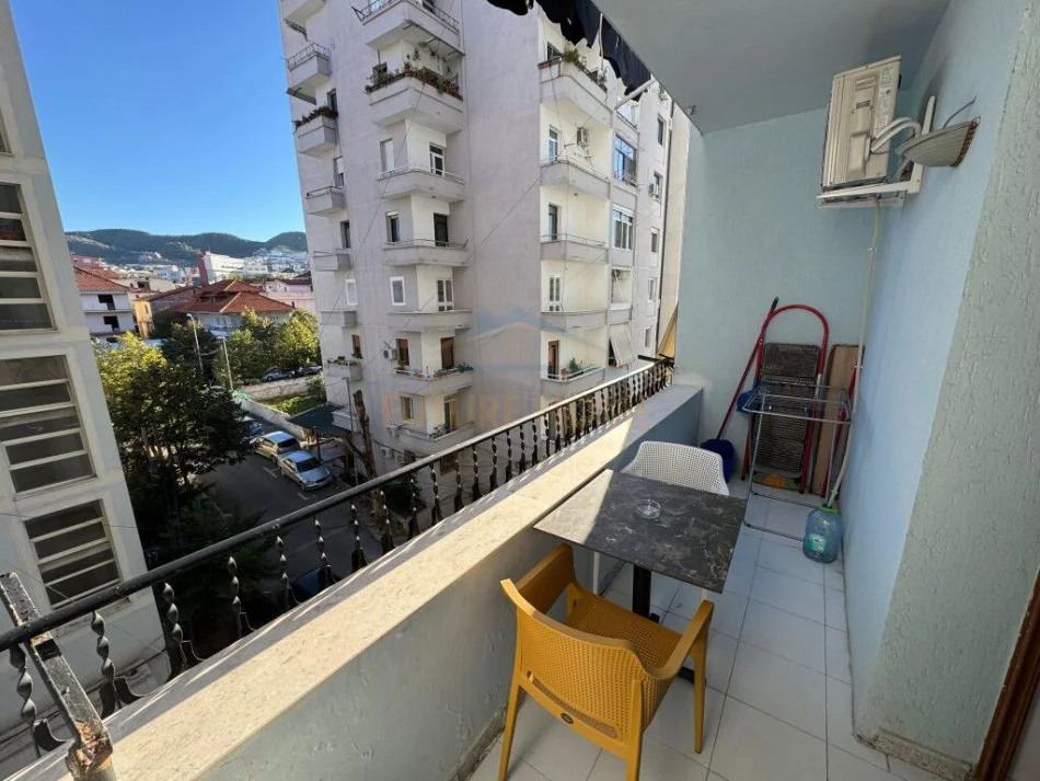 Okazion Tirane, shitet apartament 1+1+Ballkon Kati 3, 84 m² 128000 € (Vasil Shanto)