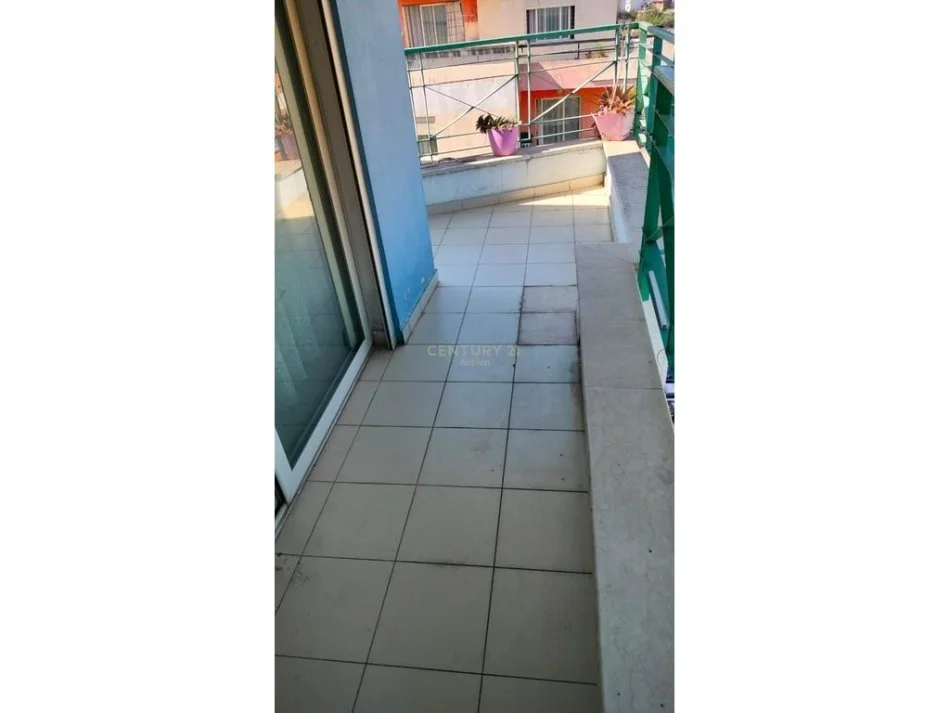 Tirane, jepet me qera apartament 2+1 Kati 7, 74 m² 450 € 