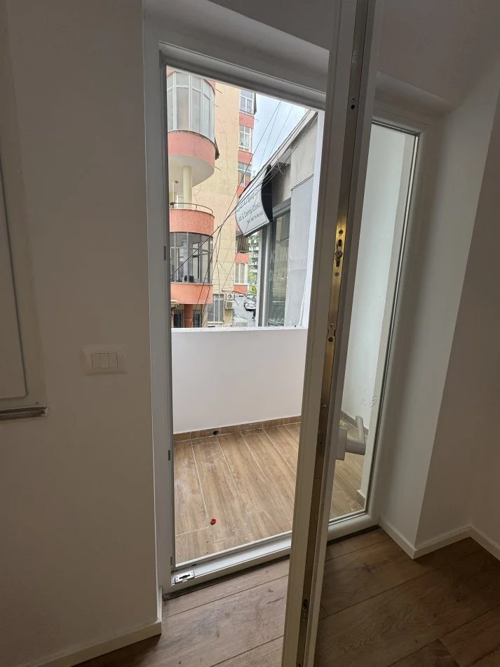 Tirane, shes apartament 2+1 Kati 2, 87 m² (Rruga Faik Konica)