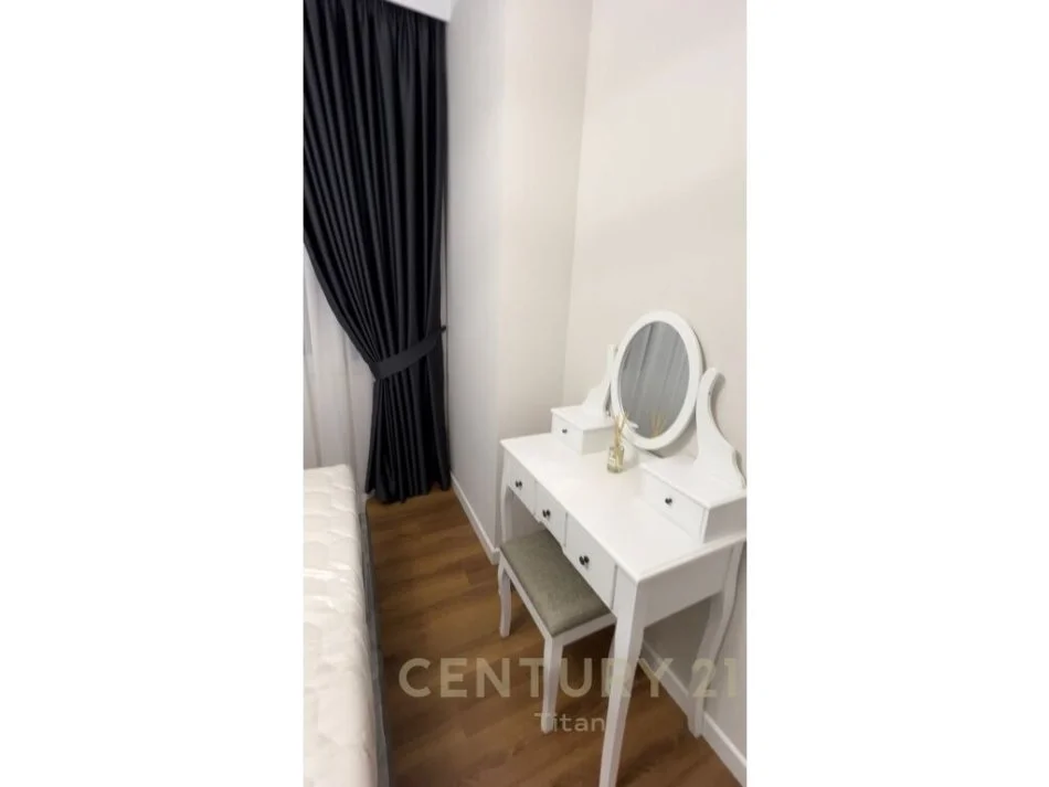 Tirane, jepet me qera apartament 1+1 Kati 4, 57 m² 570 € (Liqeni i thate)