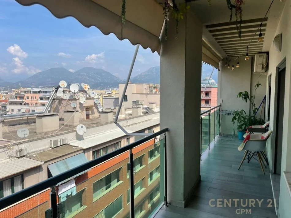 Tirane, jepet me qera apartament 1+1+Ballkon Kati 11, 76 m² 950 € 